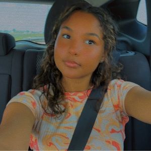 Meet your Posher, Demi